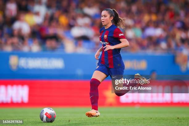 Giulia Dragoni of FC Barceloan run with the ball during the Joan Gamper Trophy match between FC Barcelona Women and Juventus Women at Estadi Johan...