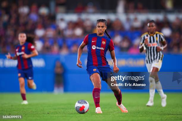 Esmee Brugts of FC Barcelona run with the ball during the Joan Gamper Trophy match between FC Barcelona Women and Juventus Women at Estadi Johan...