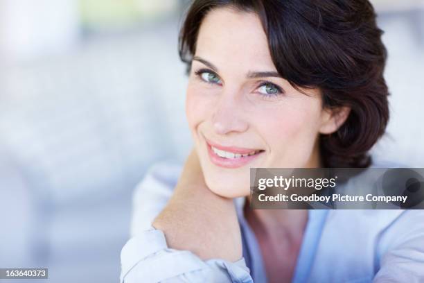 at peace with herself - alleen oudere vrouwen stockfoto's en -beelden