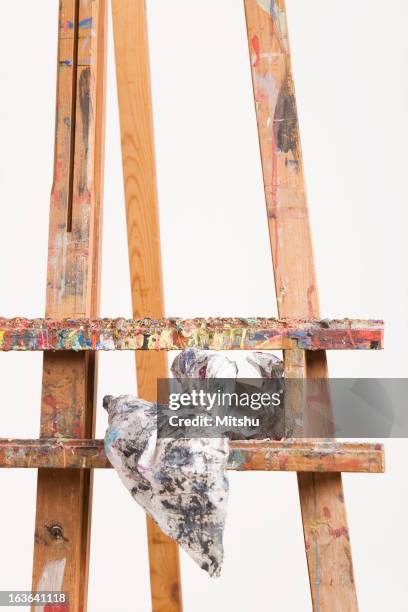 used paint easel - artist easel stock pictures, royalty-free photos & images