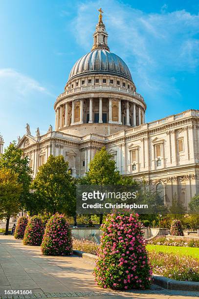 st. paul's cathedral, den london, england - st paul's cathedral london stock-fotos und bilder