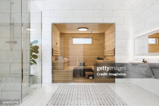 wooden sauna in luxury modern bathroom - mirror steam stockfoto's en -beelden