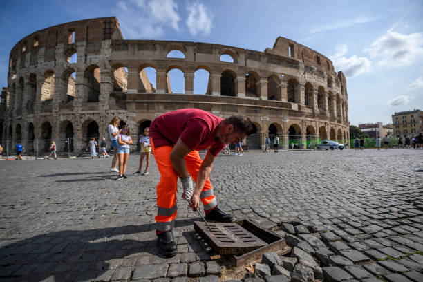 ITA: Mass Clean Up At Rome's Colosseum After Rat Infestation During Tourism Peak