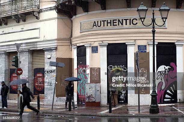 146 Homelessness On The Streets Of Athens Stock Photos, High-Res ...