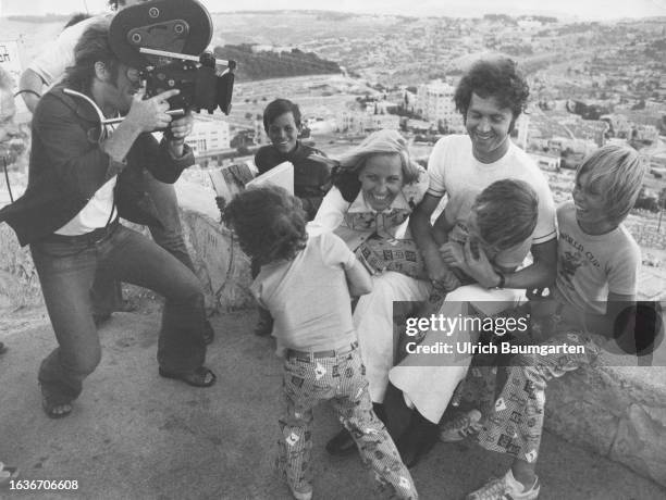 Franz Berckenbauer, German national soccer player, his wife Brigitte and their children during the shooting of the soccer film "Der Libero" on...