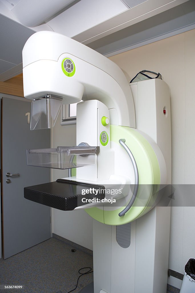 Mammography X-Ray appareil Mobile situé dans un petit bus