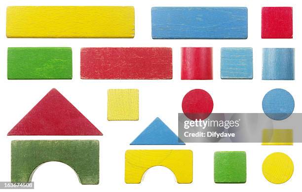 old wooden toy building block set, isoliert auf weiss - color block stock-fotos und bilder