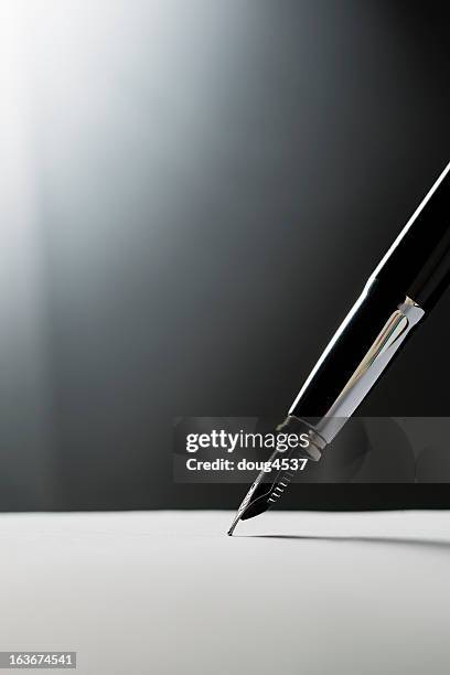 fountain pen - vulpen stockfoto's en -beelden