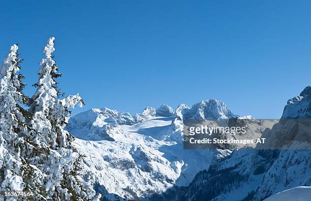 maravilhosa paisagem de inverno dos alpes austríacos - salzkammergut - fotografias e filmes do acervo