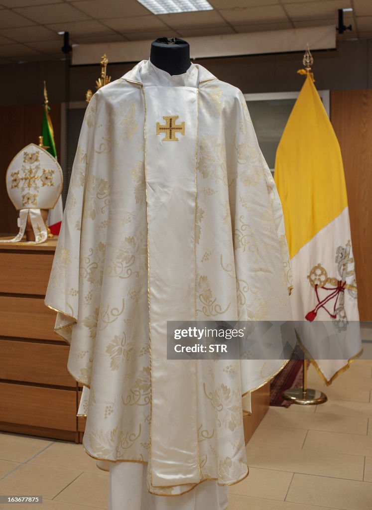 ITALY-VATICAN-POPE-VESTMENTS-INAUGURATION MASS