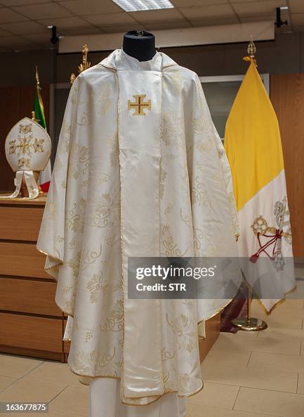 Pope Robe Outfits The pontifical vestments that will be worn by Pope Francis for his ...