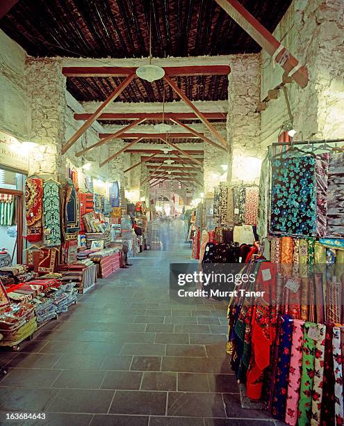 inside of a market - zoco fotografías e imágenes de stock