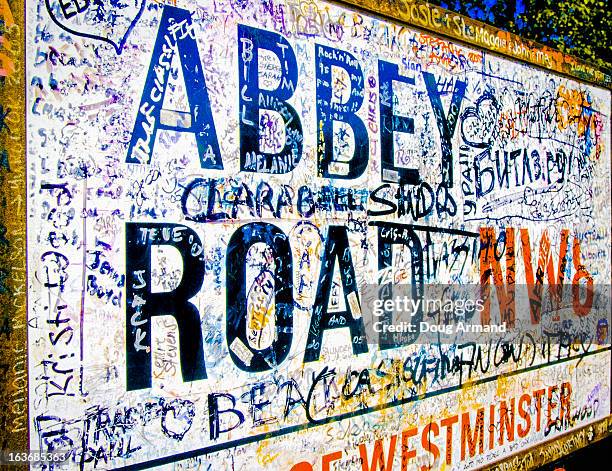 abbey road road sign, london - abbey road london stock-fotos und bilder