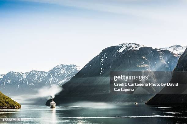 cruise boat passes geiranger fjord - fjord stock pictures, royalty-free photos & images