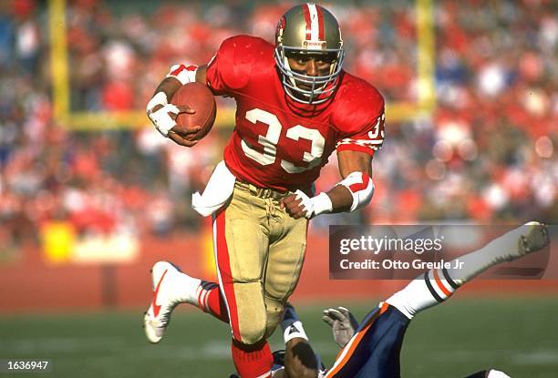 SAN FRANCISCO 49ERS RUNNING BACK ROGER CRAIG CARRIES THE FOOTBALL DURING THE 49ERS 26-0 WIN OVER THE CHICAGO BEARS AT CANDLESTICK PARK IN SAN...