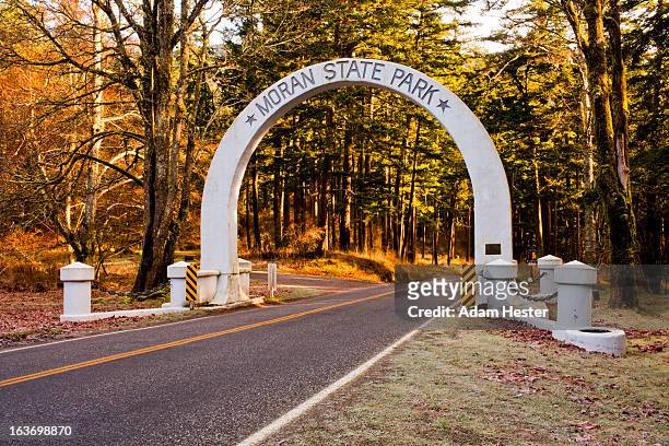 the entrance to moran state park on orcas island. - entrance sign stock pictures, royalty-free photos & images