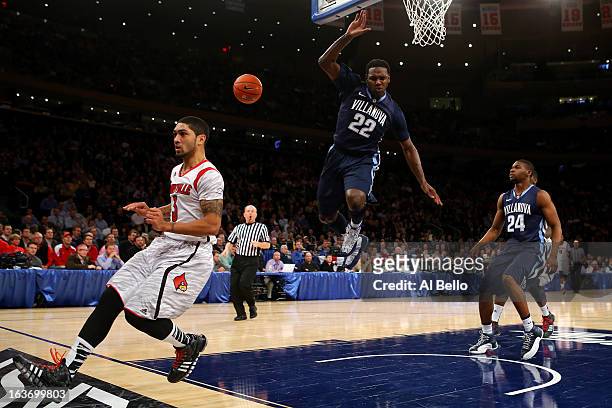 JayVaughn Pinkston of the Villanova Wildcats loses the ball as he drives to the basket in the first half against Peyton Siva of the Louisville...