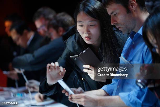 Attendees view the Samsung Electronics Co. Galaxy S4 smartphone during an event at Radio City Music Hall in New York, U.S., on Thursday, March 14,...