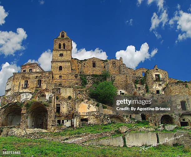 craco - il paese fantasma - fantasma stock pictures, royalty-free photos & images