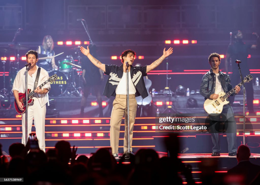 Jonas Brothers In Concert - Detroit