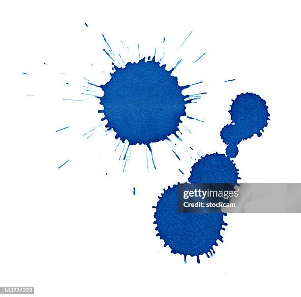 isolated blue ink splatter drops close-up - paint splash stockfoto's en -beelden