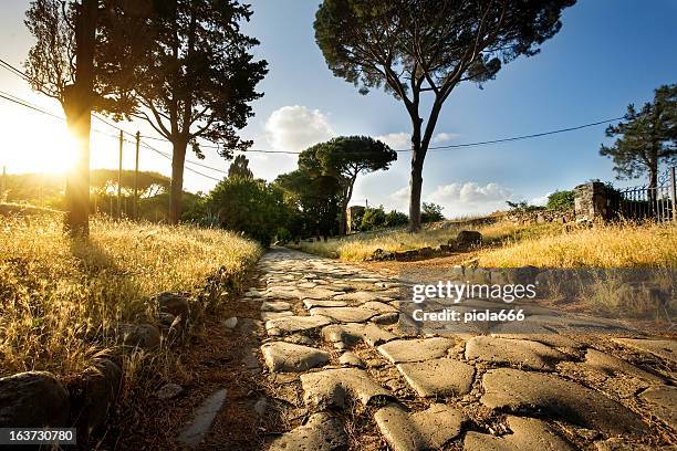 la vía apia en roma - old rome fotografías e imágenes de stock