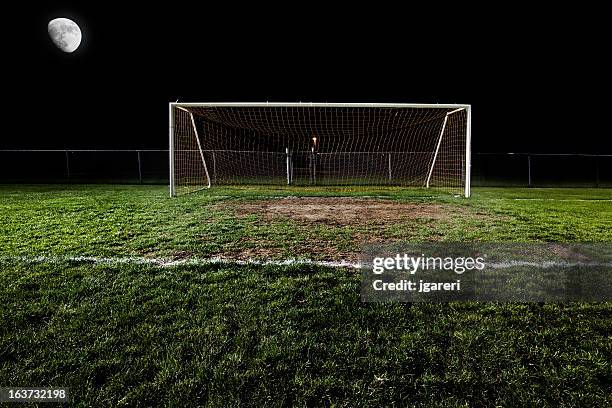 soccer field at night - night at the net stockfoto's en -beelden