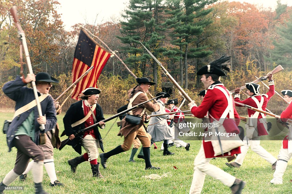 Soldiers clash in the battle of Revolutionary War