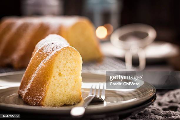 bundt cake - tulbandcake stockfoto's en -beelden