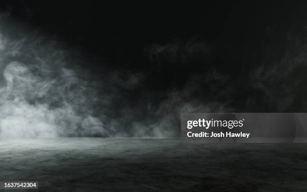 empty dark room,light and fog - fumo foto e immagini stock