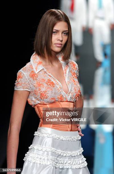 Ana Beatriz Barros walks the runway during the Valentino Ready to Wear Spring/Summer 2002 fashion show as part of the Paris Fashion Week on October...