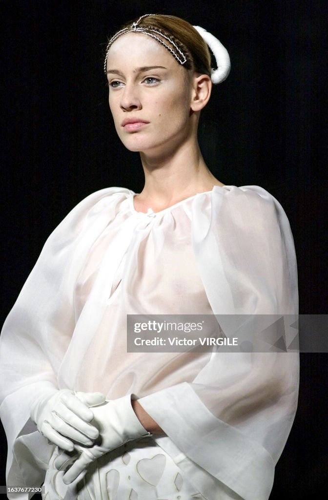 Natasa Vojnovic Walks The Runway During The Viktor And Rolf Ready To natasa-vojnovic-walks-the-runway-during-the-viktor-and-rolf-ready-to