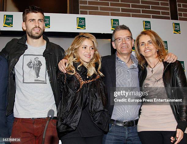 Barcelona footballer Gerard Pique, Columbian singer Shakira and Pique's father Joan Pique and Montserrat Caballe attend a press conference for his...