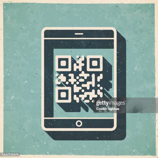 ilustraciones, imágenes clip art, dibujos animados e iconos de stock de tablet pc con código qr. icono en estilo retro vintage - papel con textura antigua - qr-code-scan-icon