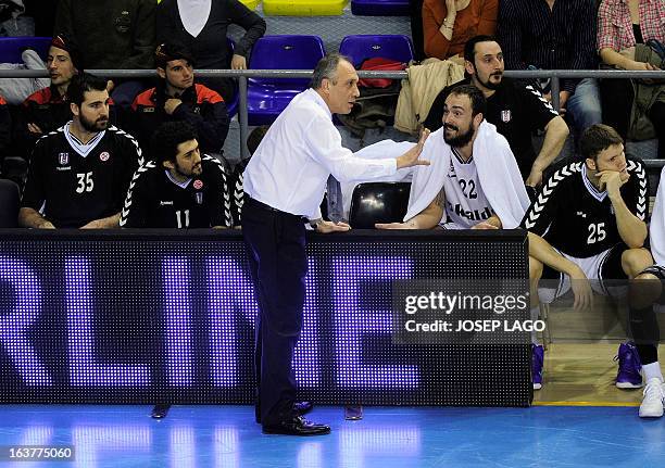 Besiktas JK Istanbul's Turkish coach Erman Kunter speaks to Besiktas JK Istanbul's Croatian centre Damir Markota during the Euroleague basketball...