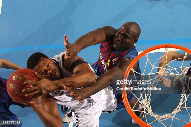 Ricky Minard, #24 of Besiktas JK Istanbul competes with Nathan Jawai, #32 of FC Barcelona Regal during the 2012-2013 Turkish Airlines Euroleague Top...
