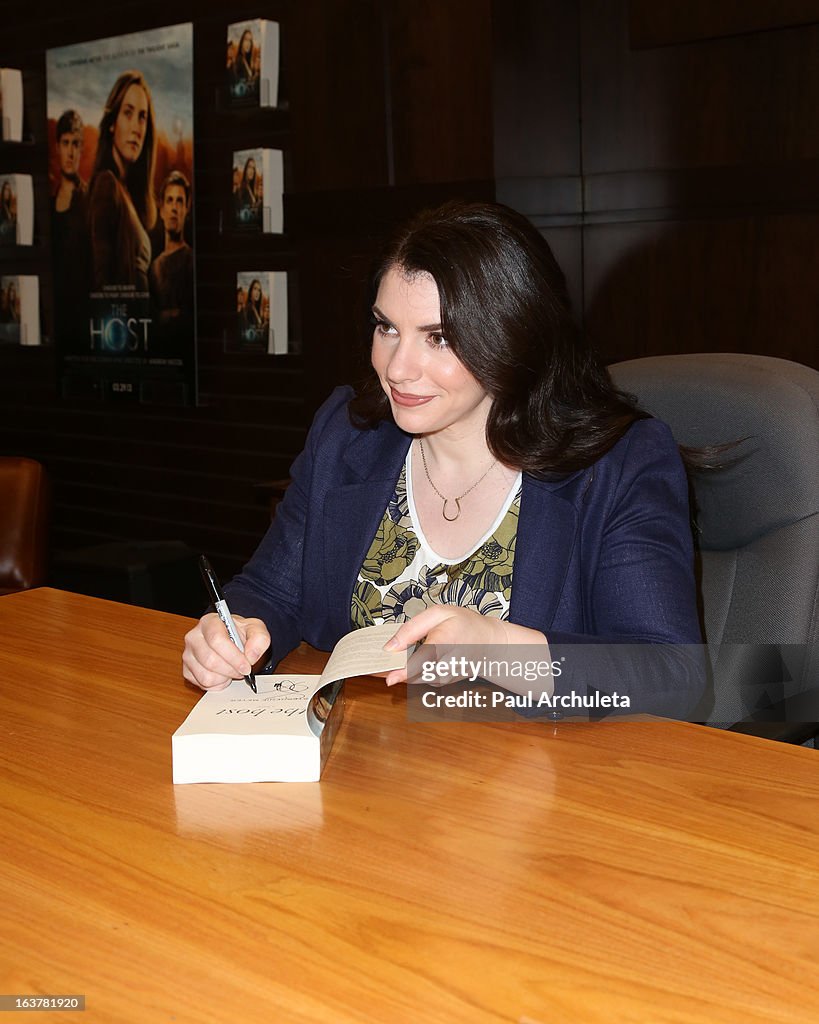 Stephenie Meyer, Max Irons And Jake Abel Sign Copies Of "The Host"