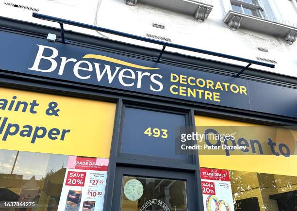 Battersea, London, ENGLAND Brewers store External Store Sign