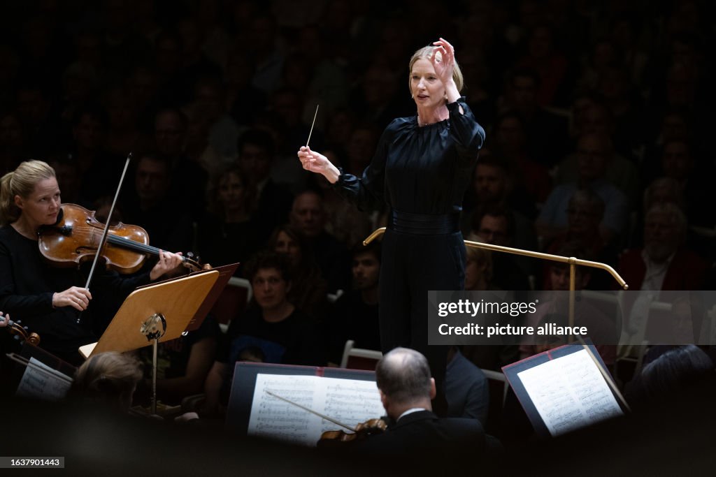 Chief conductor Joana Mallwitz opens season