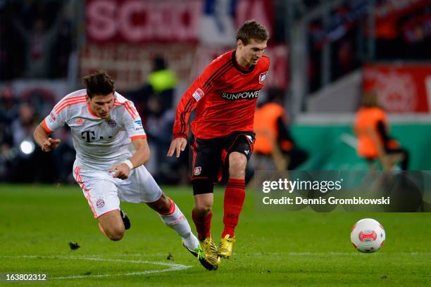 Mario Gomez of Bayern and Daniel Schwaab of Leverkusen battle for the ball during the Bundesliga match between Bayer 04 Leverkusen and FC Bayern...