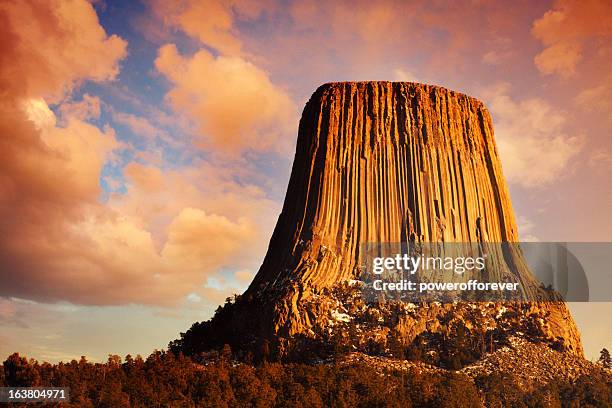 devil's tower at sunset - devils tower stock pictures, royalty-free photos & images