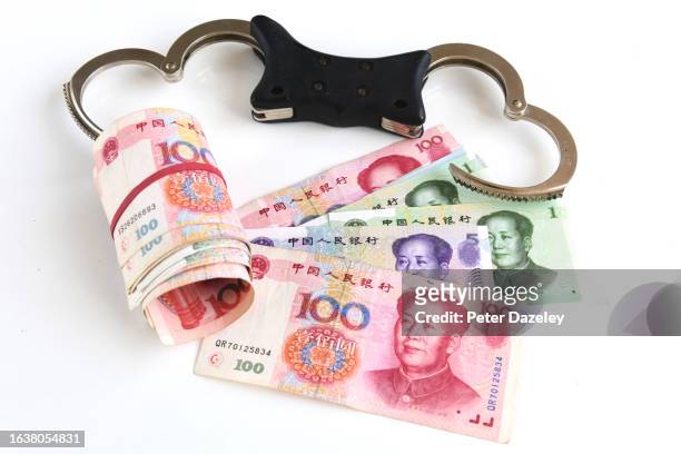 yuan banknotes and handcuffs - 20 yuan note stock pictures, royalty-free photos & images