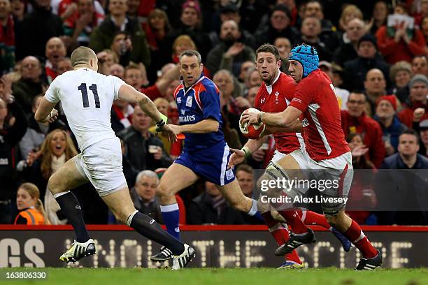 Alex Cuthbert of Wales prepares to receive the try scoring pass from teammate Justin Tipuric to score his team's second try during the RBS Six...