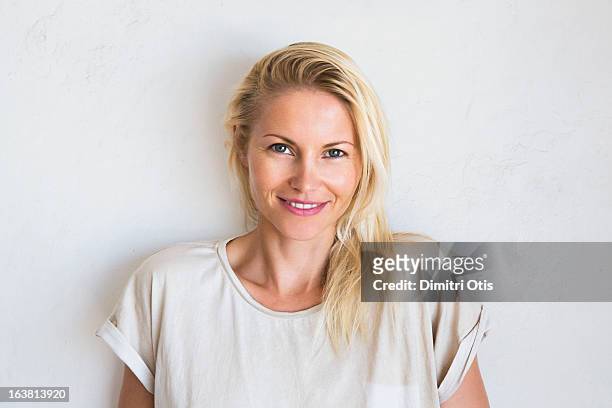 natural beauty portrait of blonde woman smiling - natural blonde stock-fotos und bilder