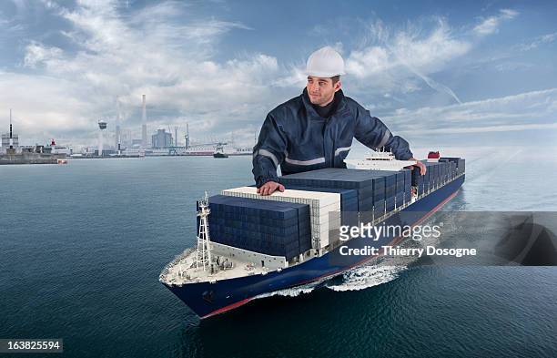 container ship - big ideas stock-fotos und bilder