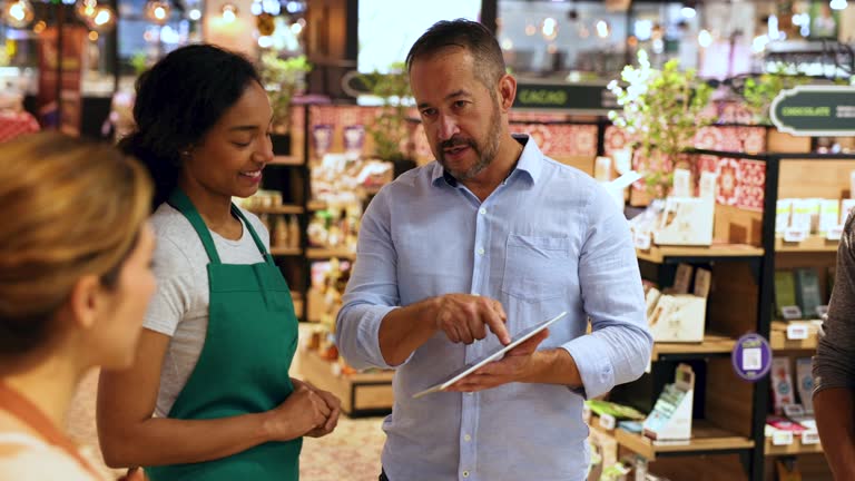 https://media.gettyimages.com/id/1638304504/video/successful-business-owner-training-a-group-of-new-employees-working-at-the-supermarket.jpg?b=1&s=640x640&k=20&c=b_LQxCs9TorGZy6kLmfnuNI8zN_XTFRfI9IcIjx02AI=
