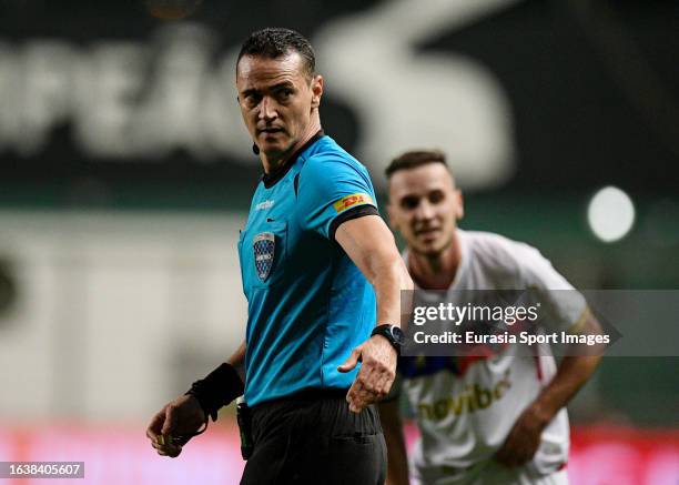 Referee Wilmar Roldán gestures during Copa CONMEBOL Sudamericana match between America and Fortaleza on August 24, 2023 in Belo Horizonte, Brazil.