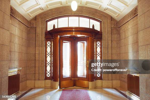 manitoba legislative building - revolving door foto e immagini stock