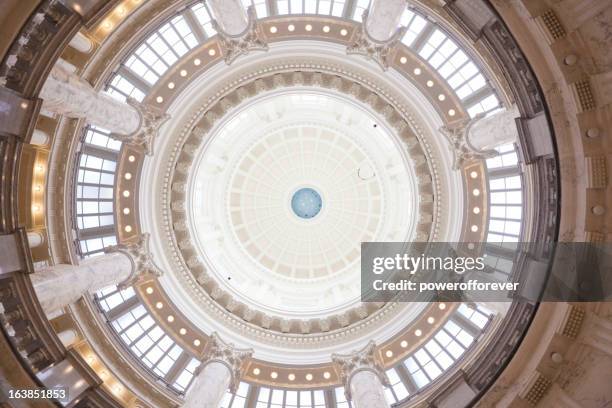 edificio del capitolio del estado de idaho - cúpula sobre tejado fotografías e imágenes de stock