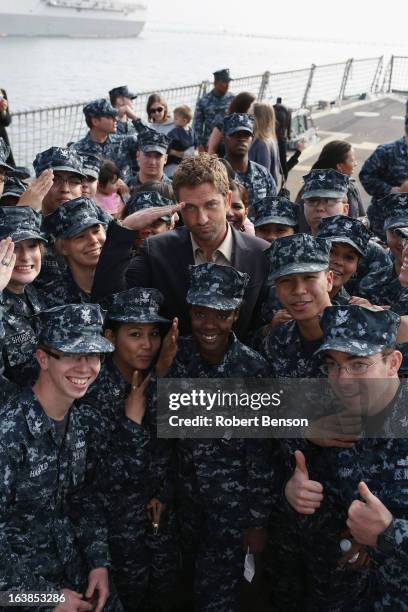 Gerard Butler Visits Photos and Premium High Res Pictures - Getty Images